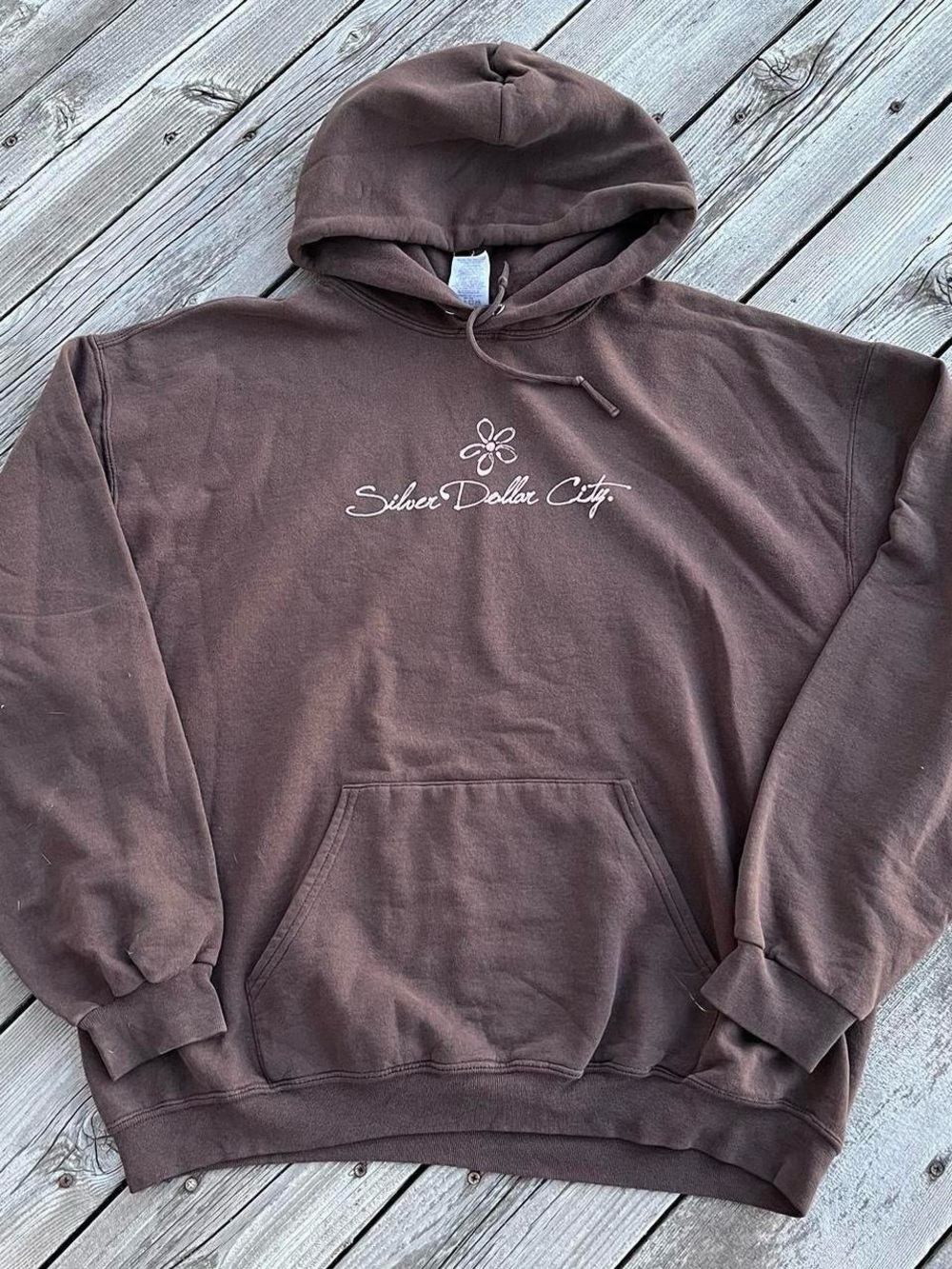 Jerzees brown + pink “silver dollar city” y2k style hoodie